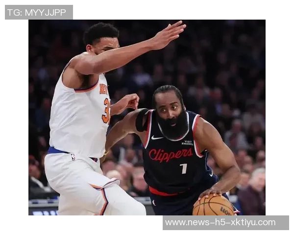 哈登半场表现抢眼却难阻球队落后正负值惨淡显示困境 哈登半场表现抢眼却难阻球队落后正负值惨淡显示困境